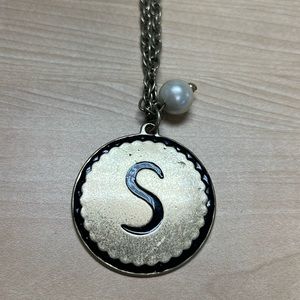 Plunder “S” initial pendant with pearl accent. 17” inches in length.